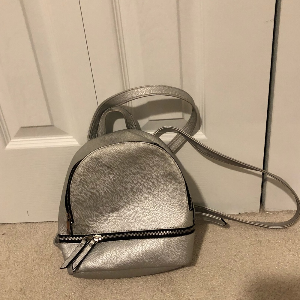 small silver backpack - Picture 2 of 2